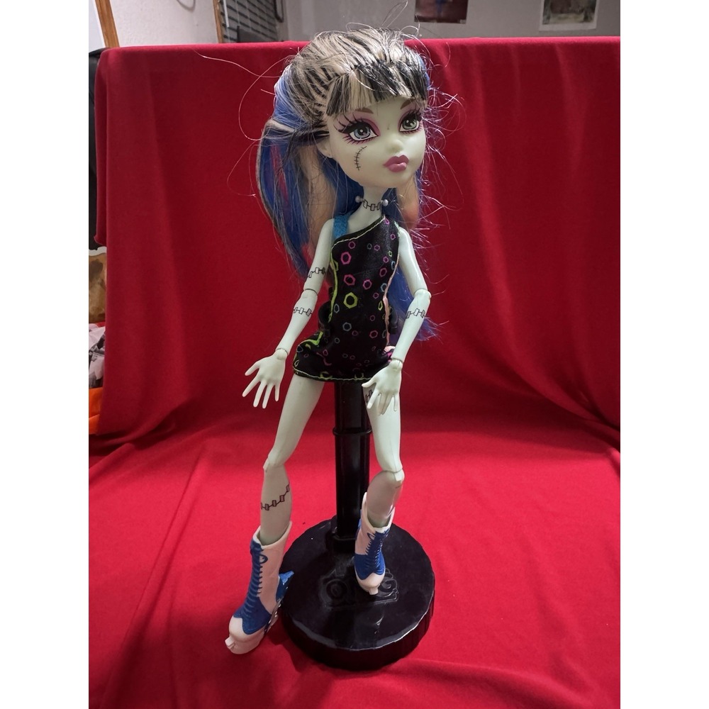 2008 Mattel Monster High Frankie Stein Doll Ghoul Spirit